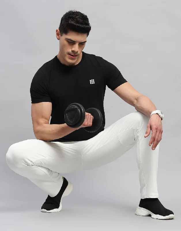 Men Black Solid Round Neck Half Sleeve T-Shirt