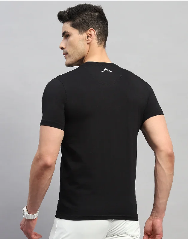 Men Black Solid Round Neck Half Sleeve T-Shirt