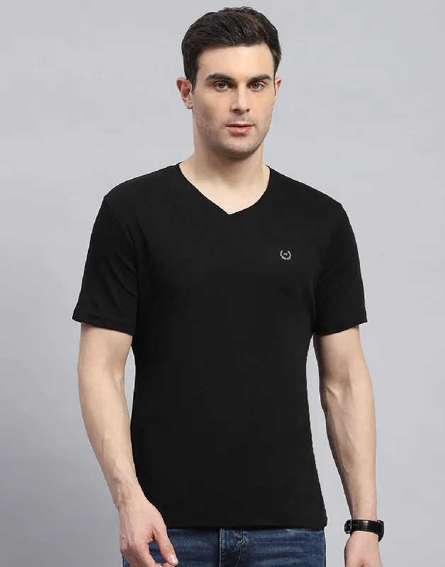 Men Black Solid V Neck Half Sleeve T-Shirt