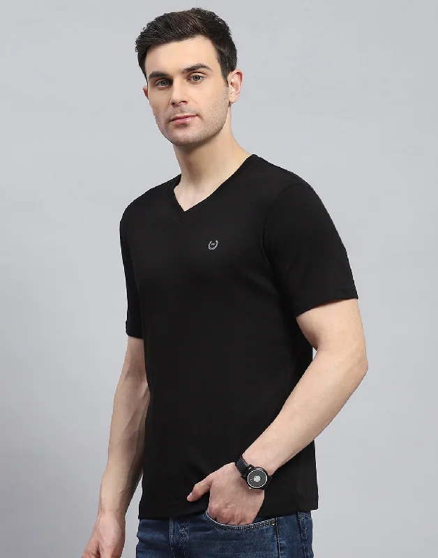 Men Black Solid V Neck Half Sleeve T-Shirt