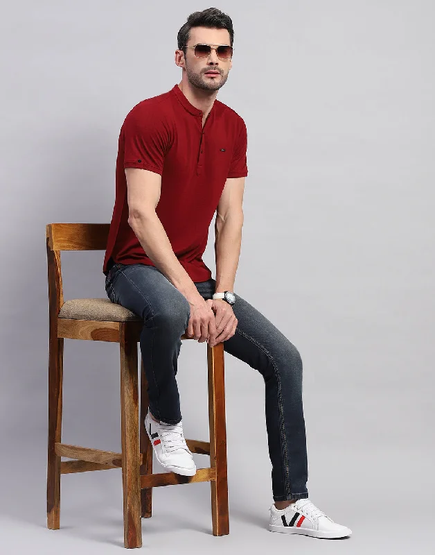 Men Maroon Solid Band Collar Half Sleeve T-Shirt