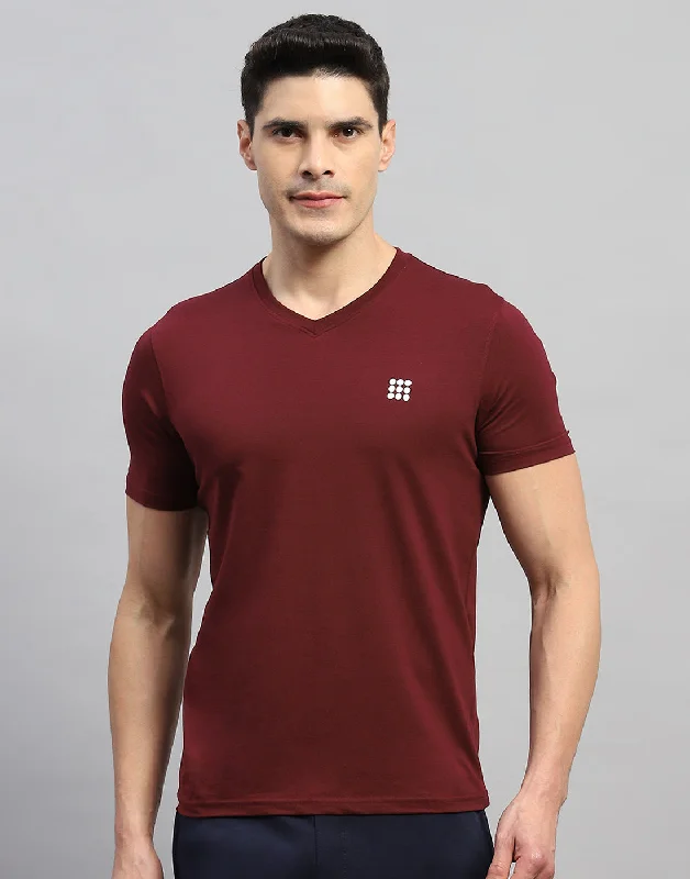 Men Maroon Solid V Neck Half Sleeve T-Shirt