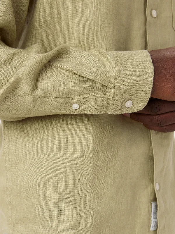 The Linen Shirt in Cardamom